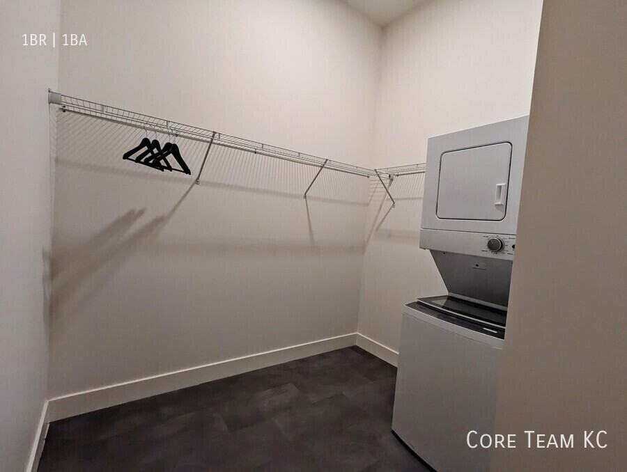 3100 Gillham Plz #226 - Photo 7 of 14