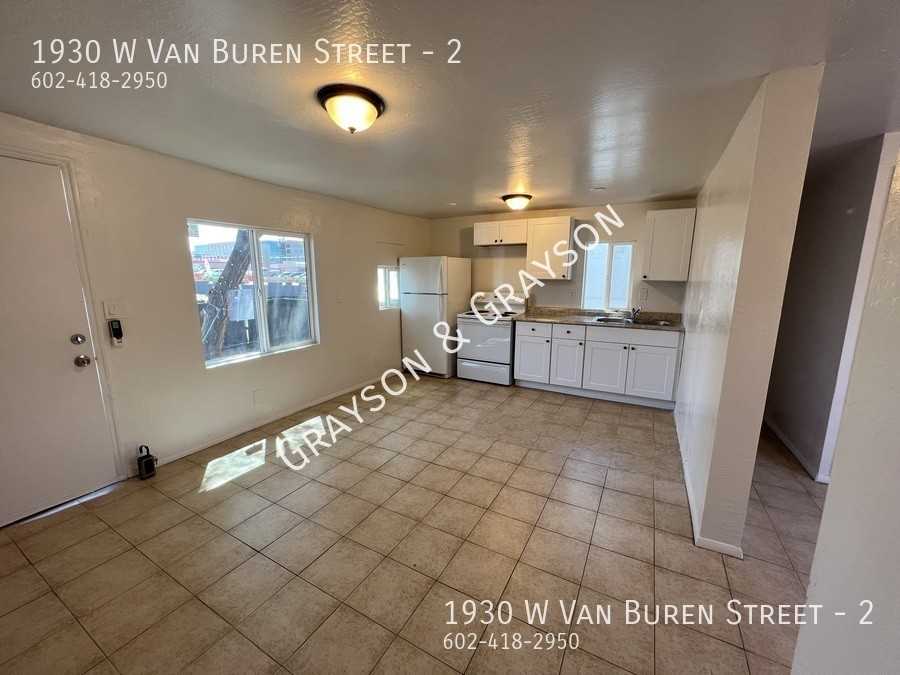 1930 W Van Buren St #2 - Photo 3 of 7