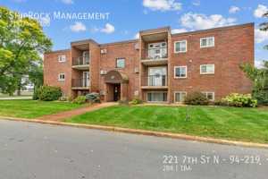 featured image of 221 7th St N