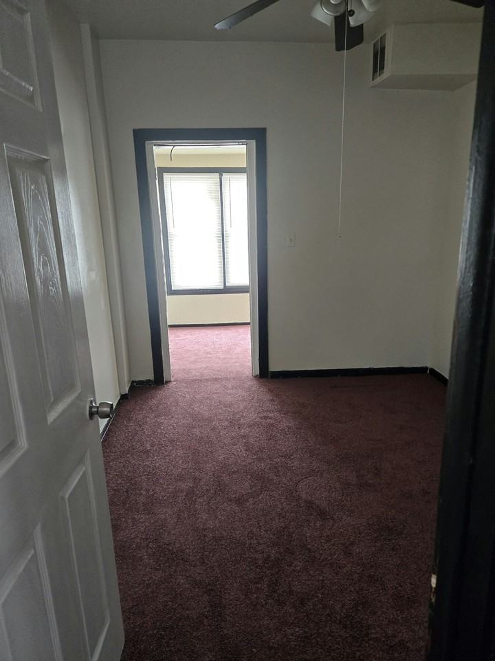 6329 South Loomis Boulevard, Unit 2 - Photo 4 of 4