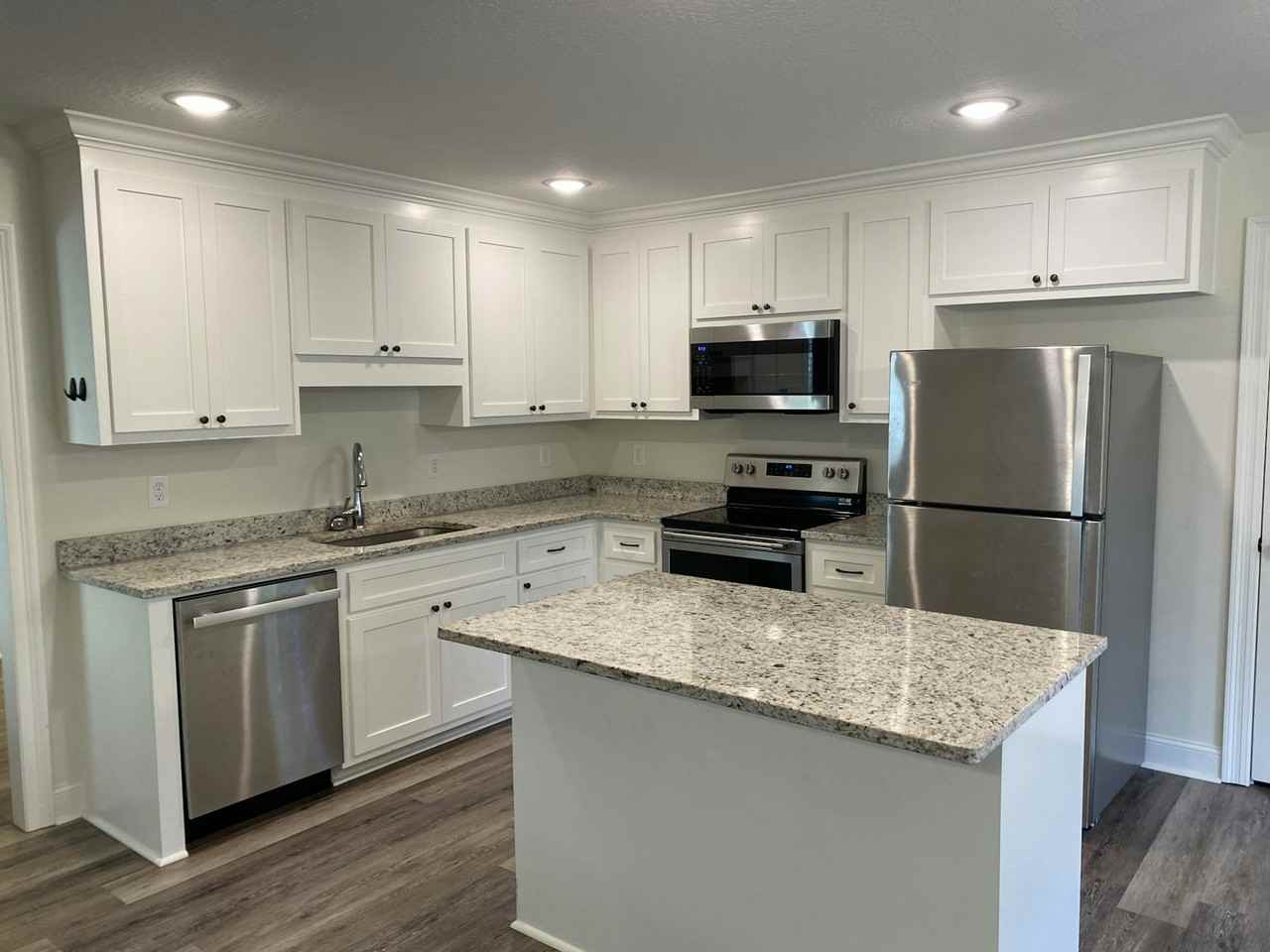 203 E 6th Ave - Photo 4 of 13