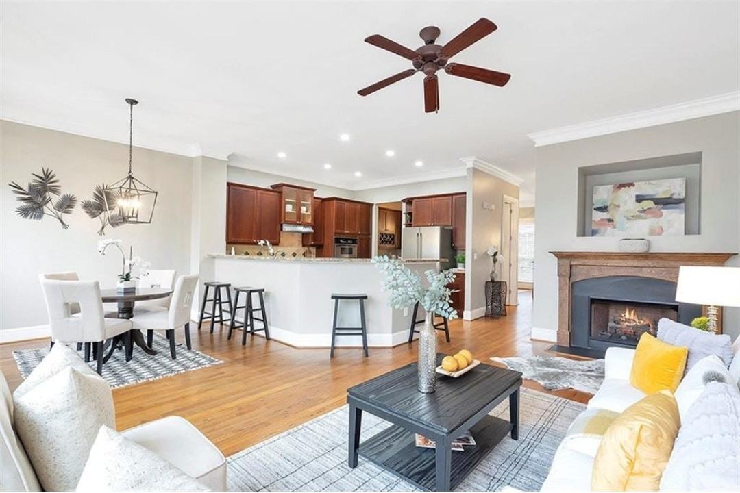 5408 Glenridge Cove Northeast - Photo 4 of 25