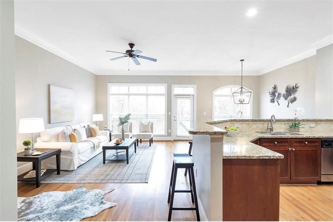 5408 Glenridge Cove Northeast - Photo 5 of 25