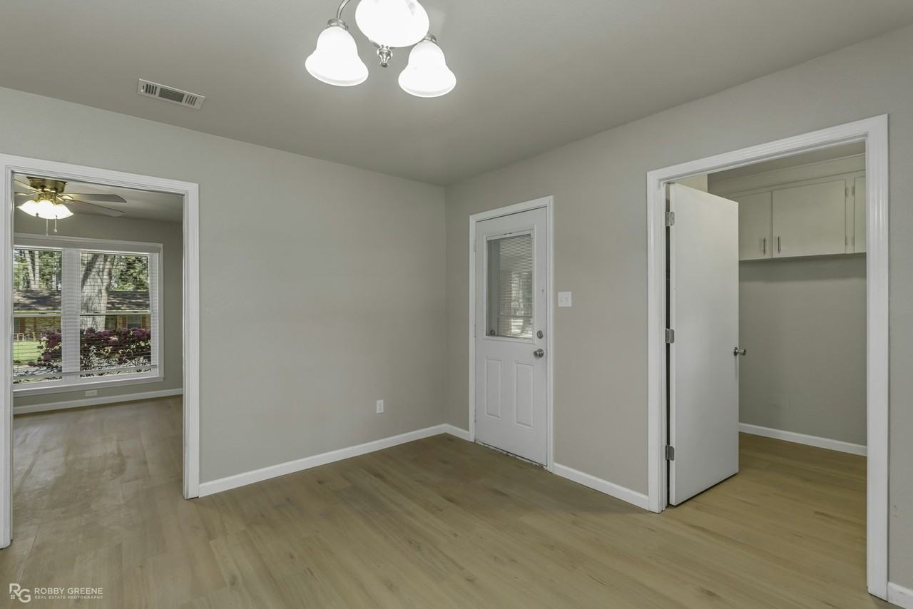 1045 Ridgewood Drive - Photo 3 of 36