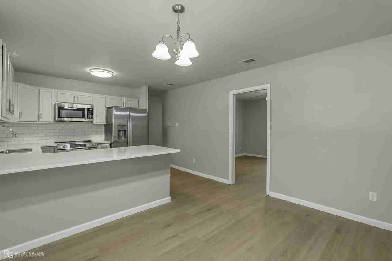 1045 Ridgewood Drive - Photo 5 of 36