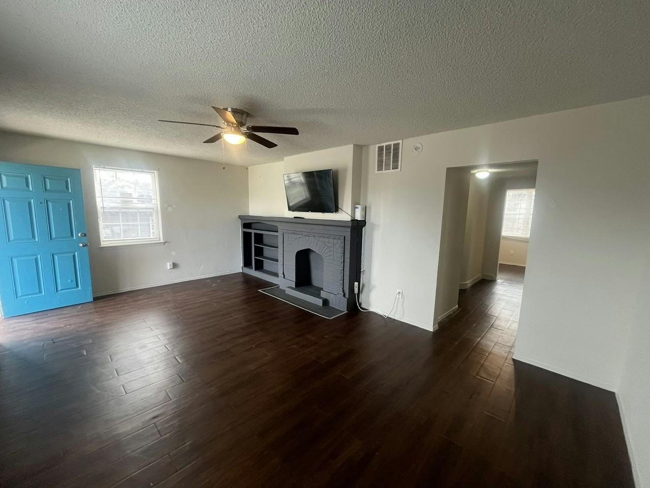 907 North Indiana Avenue, Unit 907 - Photo 2 of 15