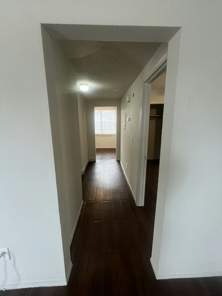 907 North Indiana Avenue, Unit 907 - Photo 3 of 15