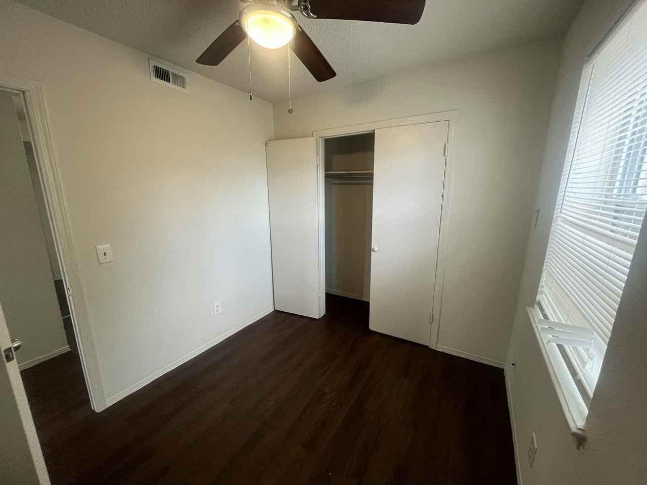 907 North Indiana Avenue, Unit 907 - Photo 4 of 15