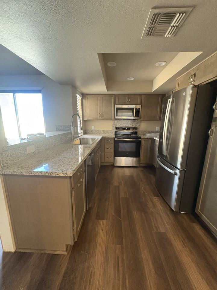 5095 W Kadota Ave #1 - Photo 3 of 23