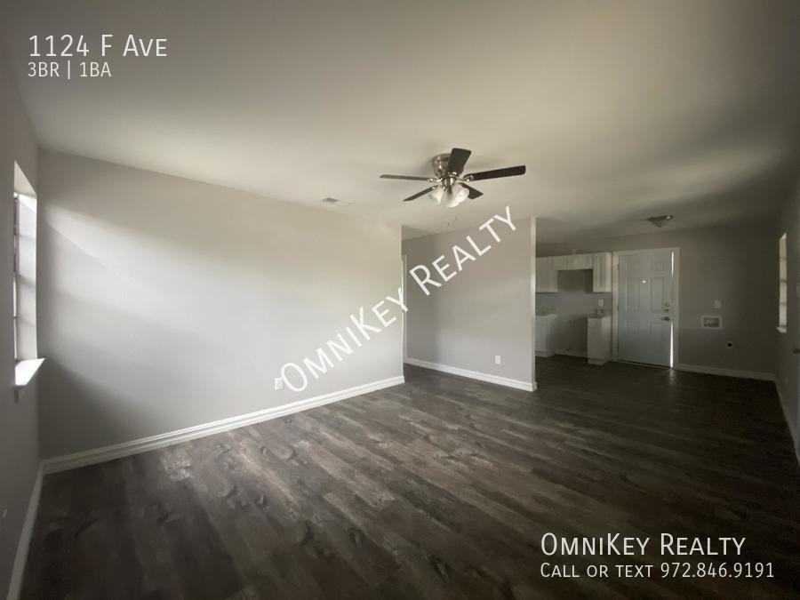 1124 F Ave - Photo 3 of 16