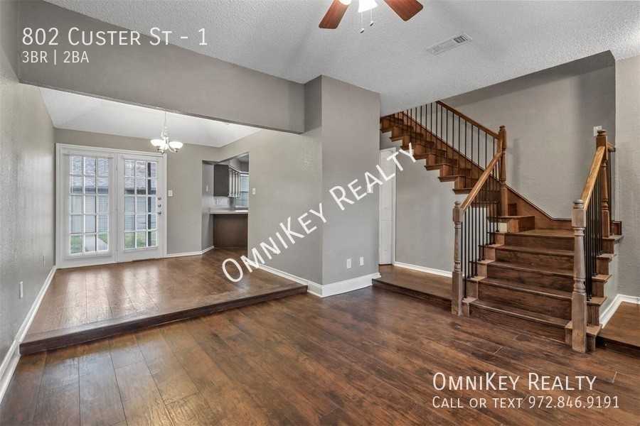 802 Custer St #1 - Photo 2 of 17