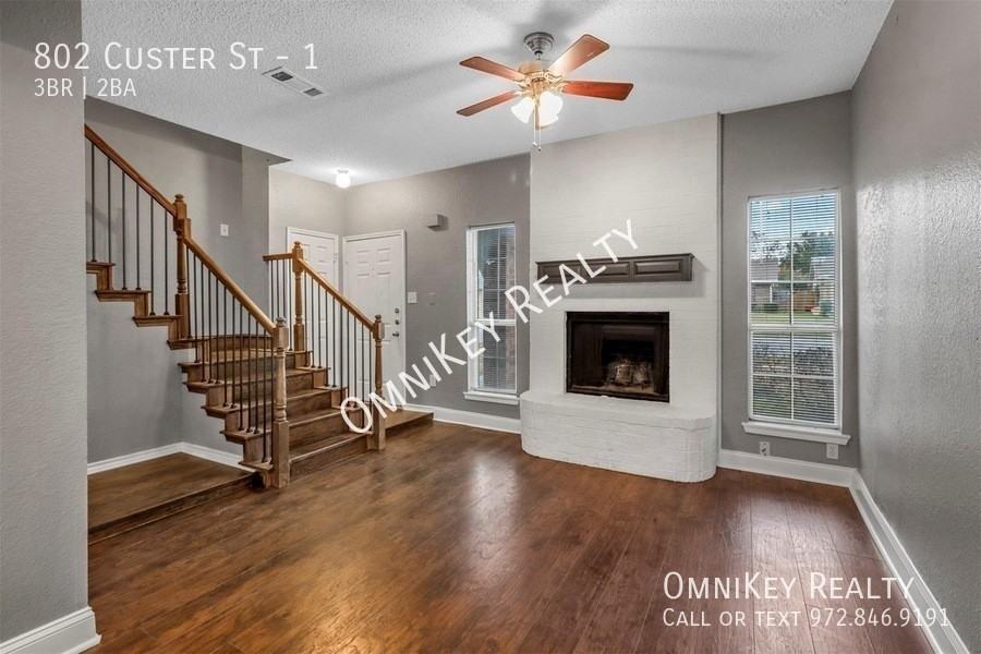 802 Custer St #1 - Photo 3 of 17