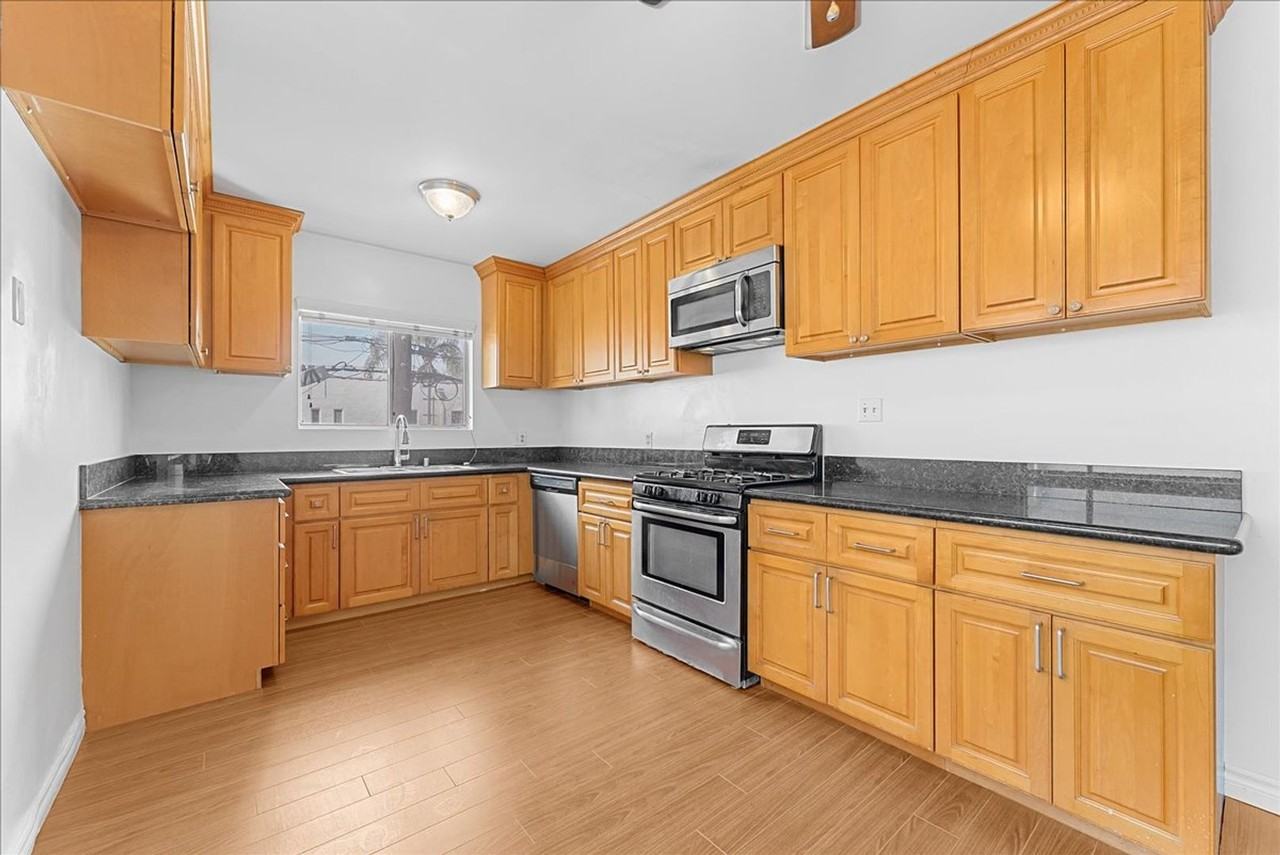 1421 S Bedford St #05 - Photo 3 of 18