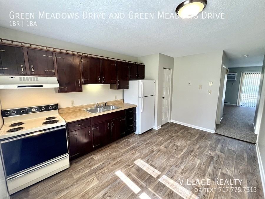 Green Meadows Drive & & Green Meadows Drive #526 - Photo 3 of 50