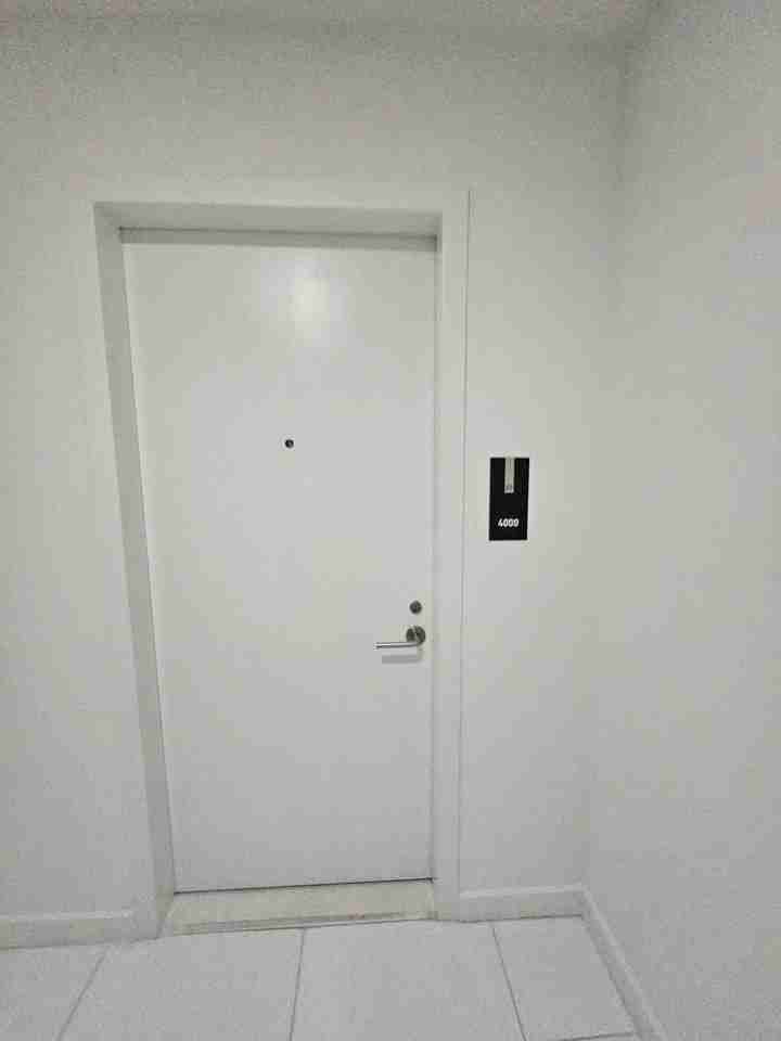 851 Northeast 1st Avenueunit 4000 #4000 - Photo 3 of 30