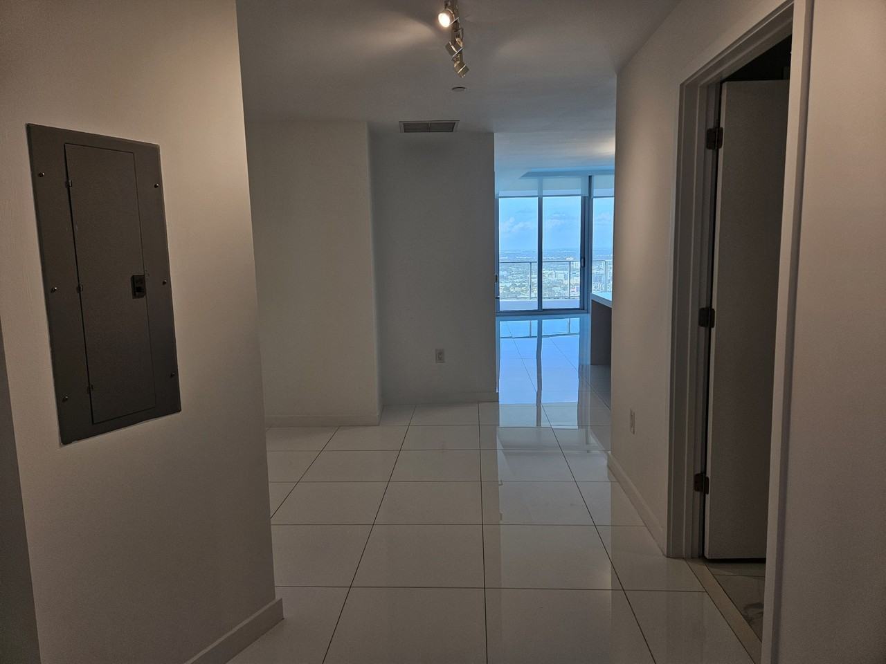 851 Northeast 1st Avenueunit 4000 #4000 - Photo 4 of 30