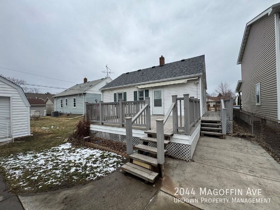 2044 Magoffin Ave - Photo 2 of 34