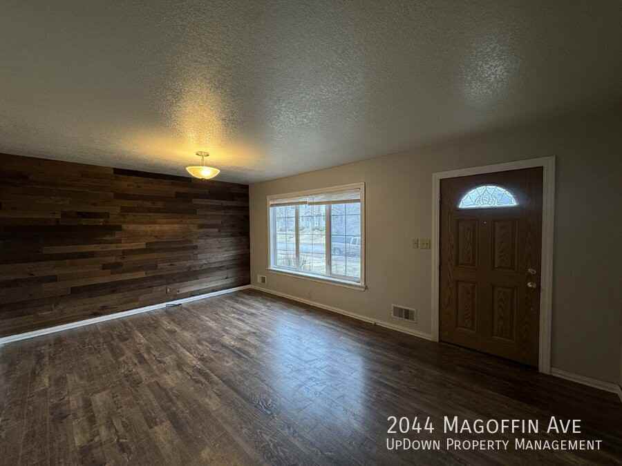 2044 Magoffin Ave - Photo 5 of 34