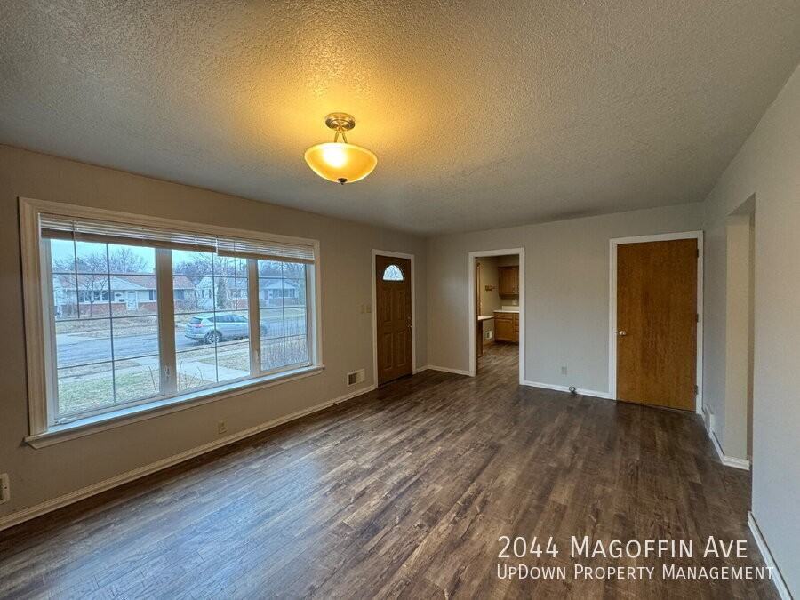 2044 Magoffin Ave - Photo 6 of 34