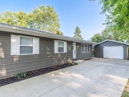 featured image of 211 Sharen St