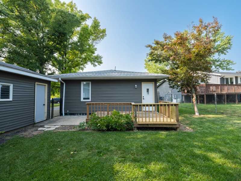 211 Sharen St - Photo 2 of 14