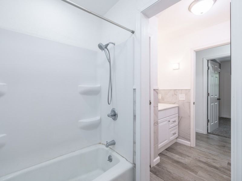 211 Sharen St - Photo 7 of 14