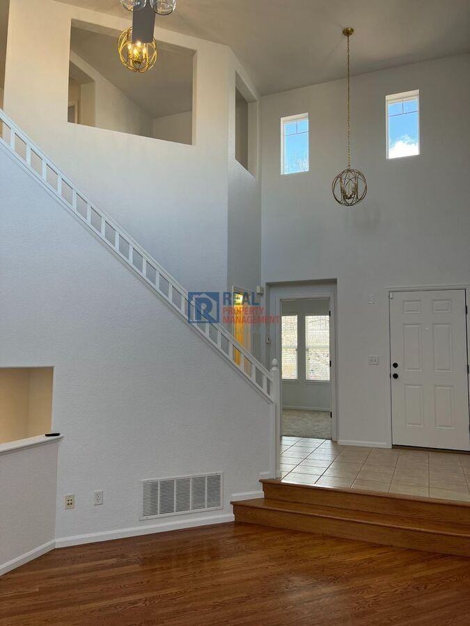 10670 Evondale St - Photo 3 of 27