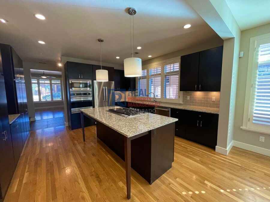 233 S Pearl St - Photo 5 of 23