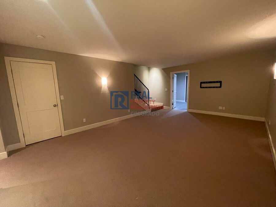 233 S Pearl St - Photo 7 of 23