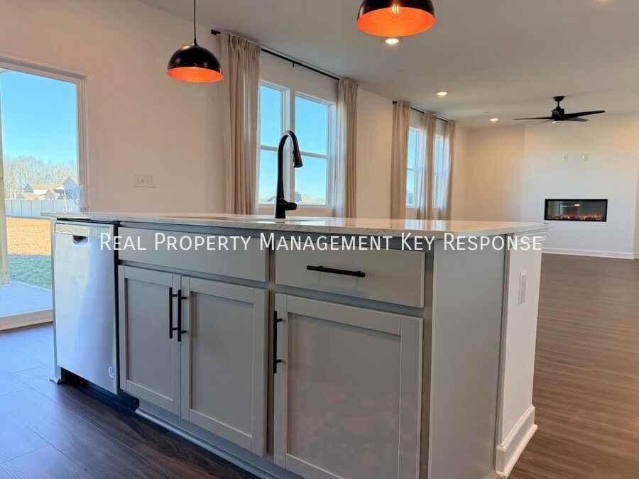 8386 Turnbull Dr - Photo 7 of 28