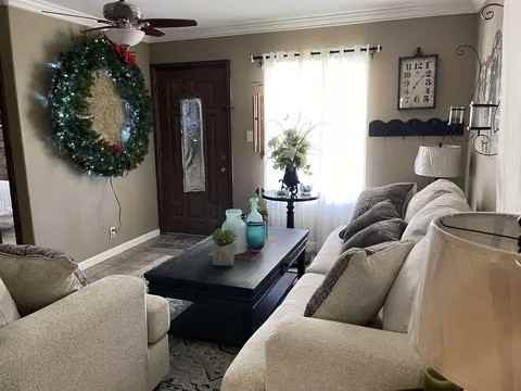 815 W 6th St - Photo 4 of 18