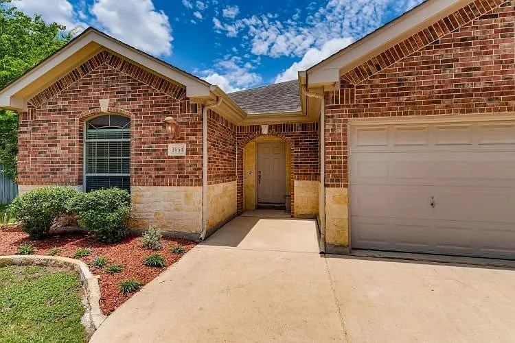 3054 Pine Valley Dr - Photo 2 of 20