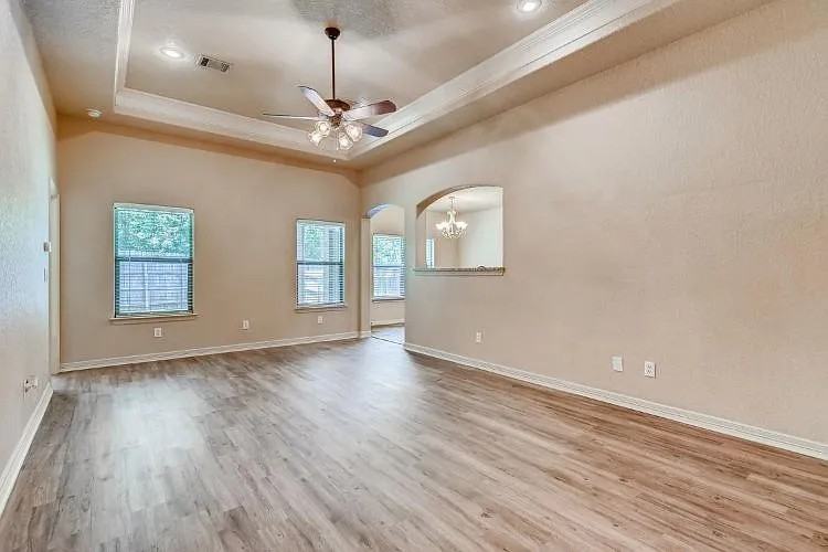 3054 Pine Valley Dr - Photo 3 of 20