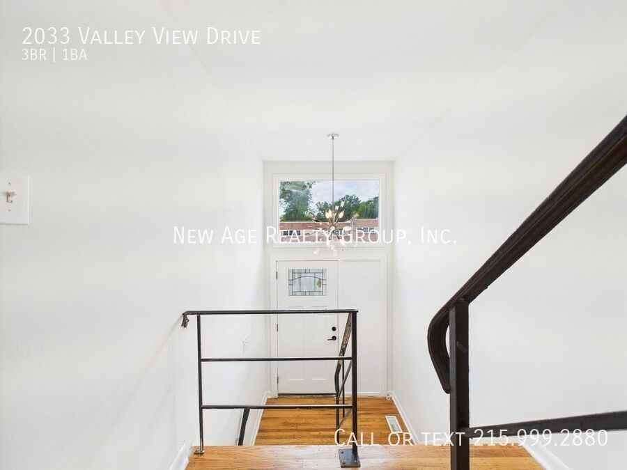 2033 Valley View Dr - Photo 4 of 20