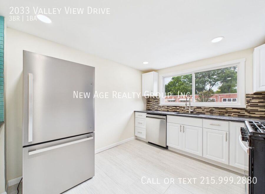 2033 Valley View Dr - Photo 3 of 20