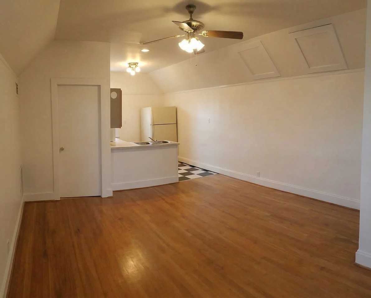 707 E Brady St #3 - Photo 7 of 12