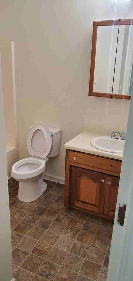 102 Lauderdale Dr #102B - Photo 3 of 8