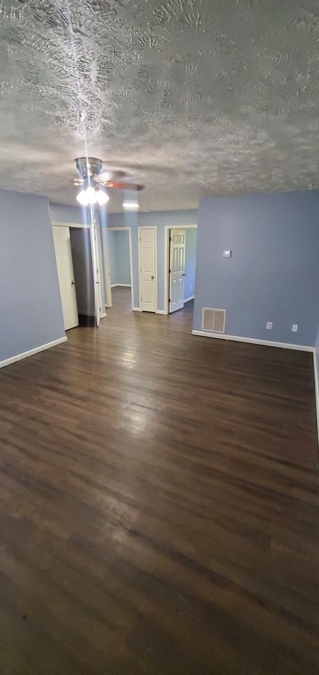 102 Lauderdale Dr #102B - Photo 7 of 8