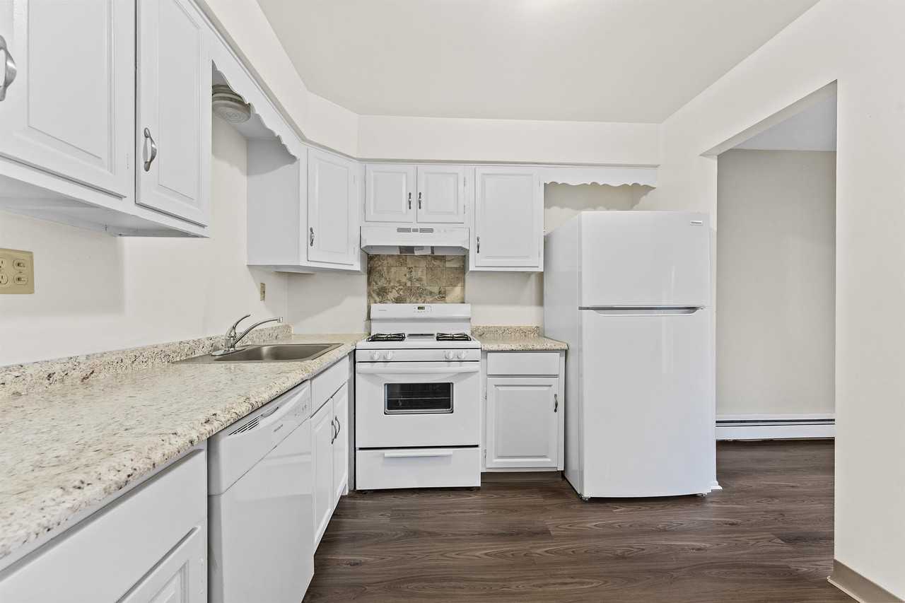 23700 W Warren St #8003UPG - Photo 2 of 8