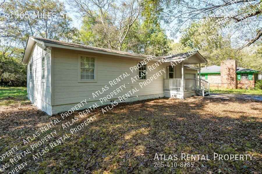 1565 Miles St - Photo 3 of 25