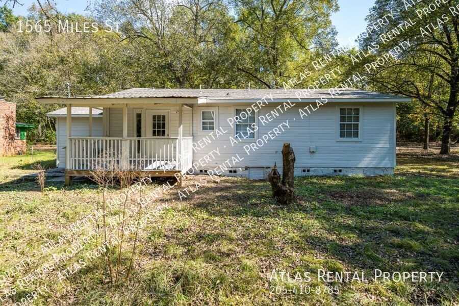 1565 Miles St - Photo 5 of 25