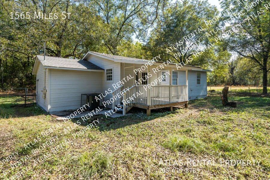 1565 Miles St - Photo 6 of 25