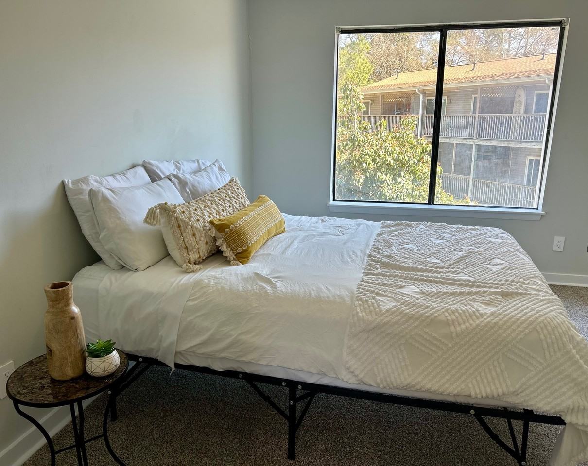 1530 Fort Johnson Rd - Photo 3 of 12