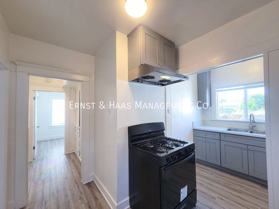 2068 Linden Ave - Photo 6 of 16