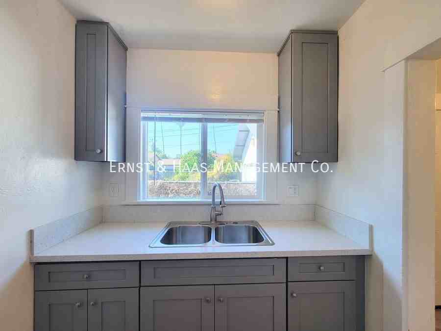 2068 Linden Ave - Photo 7 of 16