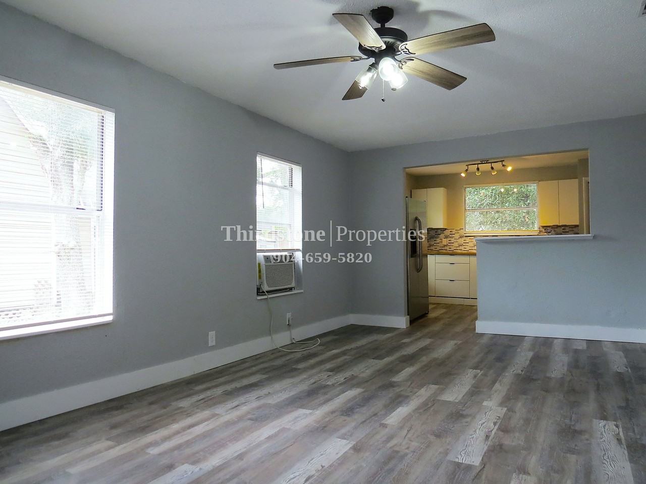 1225 E 14th St - Photo 6 of 22