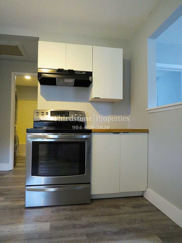 1225 E 14th St - Photo 4 of 21