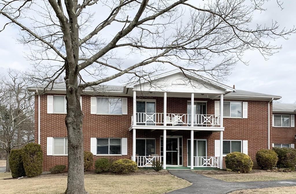 19 Bayberry Dr #4 - Photo 3 of 8