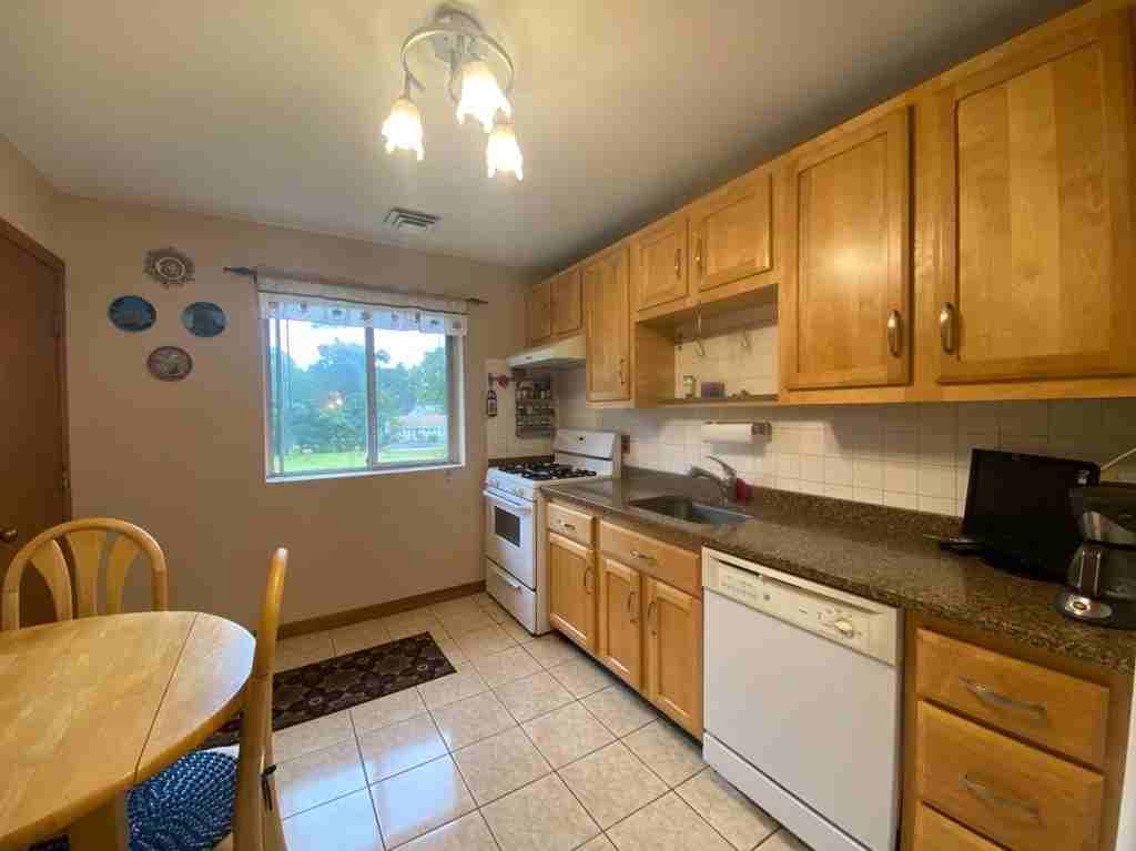 19 Bayberry Dr #4 - Photo 6 of 8