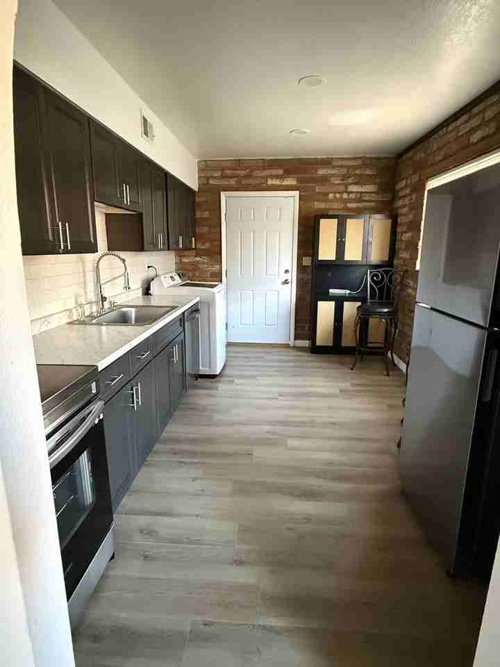 3052 N Cherry Ave - Photo 3 of 8